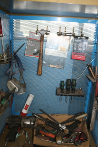 1300582-7 Tool cabinet with tools