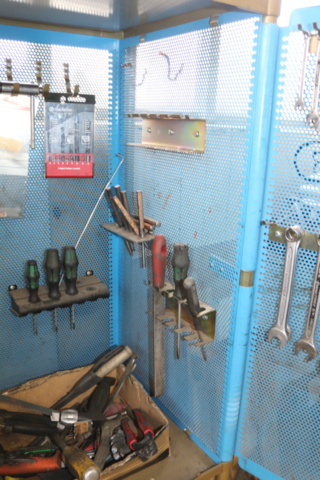 1300582-8 Tool cabinet with tools