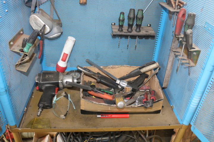 1300582-9 Tool cabinet with tools
