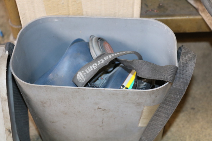 1300582-12 Tool cabinet with tools