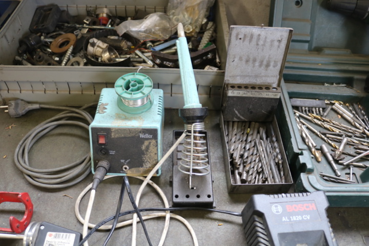 1300584-6 Workbench with contents