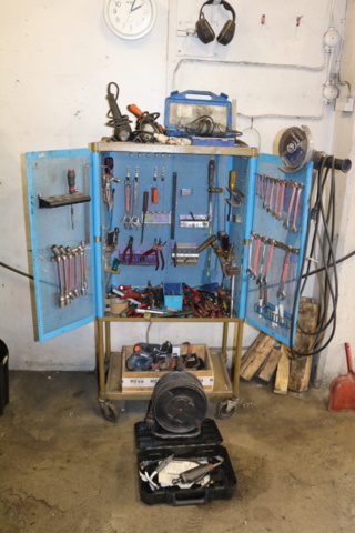 1300587-2 Tool cabinet with tools