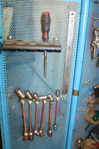 1300587-6 Tool cabinet with tools