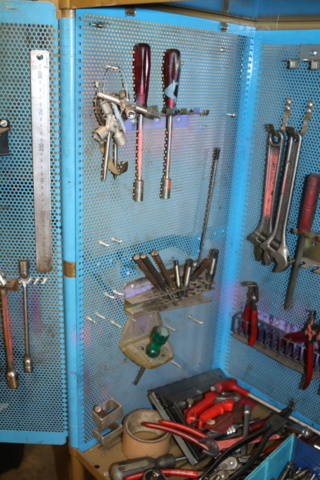1300587-7 Tool cabinet with tools