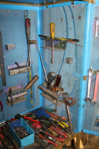 1300587-9 Tool cabinet with tools