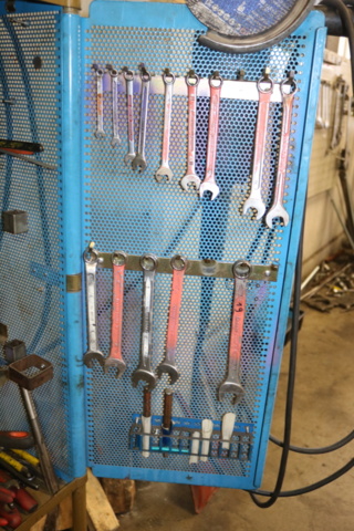 1300587-10 Tool cabinet with tools