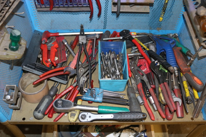 1300587-11 Tool cabinet with tools