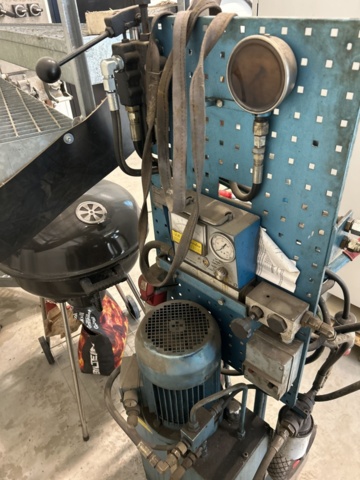 1350351-6 Hydraulic station for driving hydraulic drill - Atlas Copco