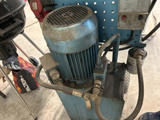 1350351-8 Hydraulic station for driving hydraulic drill - Atlas Copco