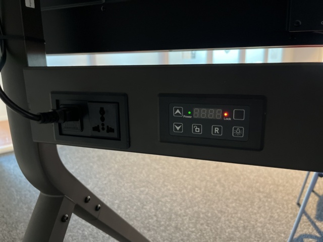 1350383-11 LCD-monitor 86” & koneferensutrustning - llyama & Yealink