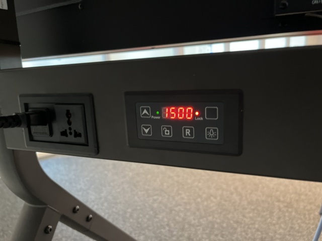 1350383-12 LCD-monitor 86” & koneferensutrustning - llyama & Yealink