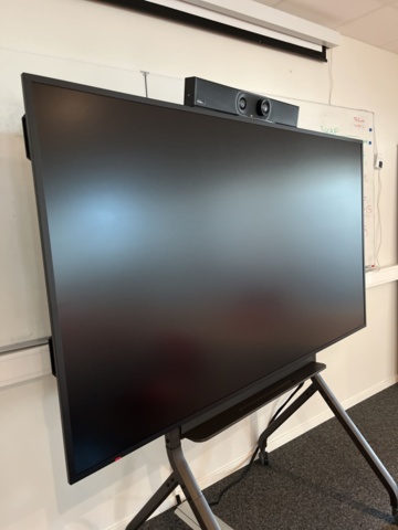 1350383-2 LCD-monitor 86” & koneferensutrustning - llyama & Yealink