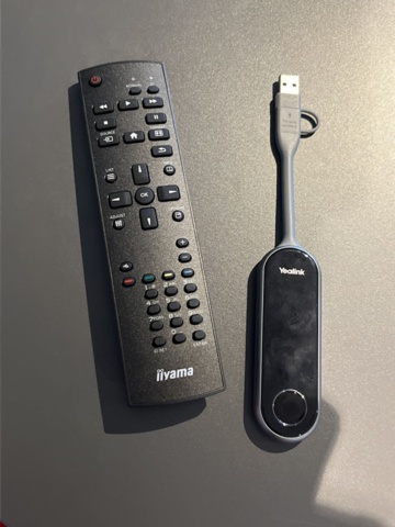 1350383-22 LCD-monitor 86” & koneferensutrustning - llyama & Yealink