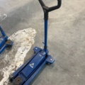 1350356-1 Garage jack 2T, AC