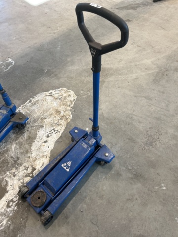 1350356-1 Garage jack 2T, AC