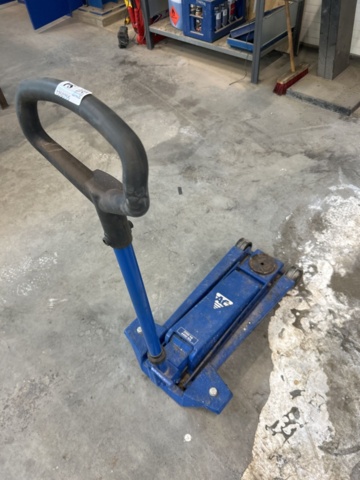 1350356-2 Garage jack 2T, AC