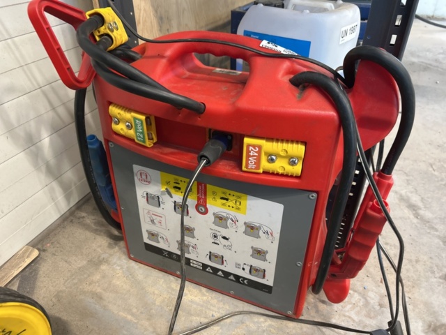 1350358-1 Battery booster 12/24v, Ceteor Attack 6200