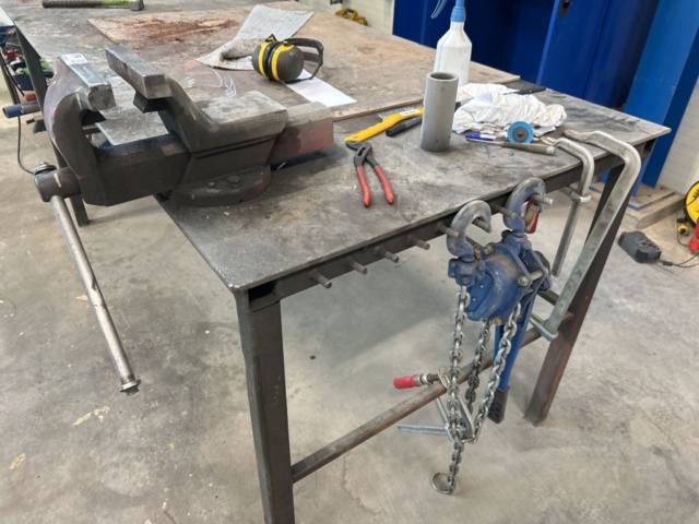 1350361-13 Workbench plus a shelf with the contents