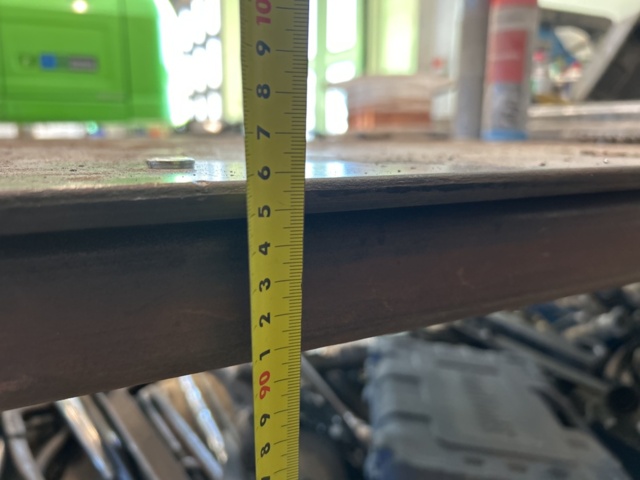 1350361-19 Workbench plus a shelf with the contents