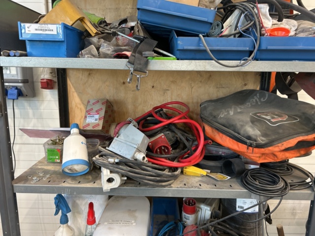 1350361-23 Workbench plus a shelf with the contents