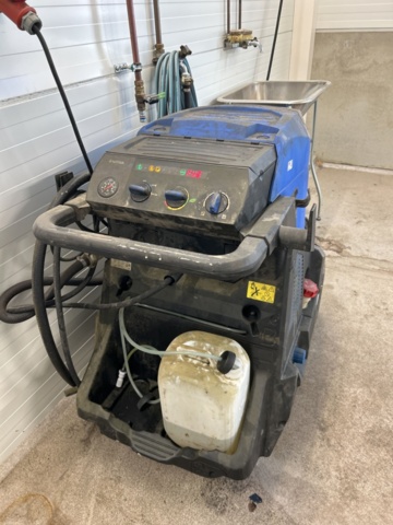 1350367-3 Hot water cleaner, Nilfisk MH7-P180/1260