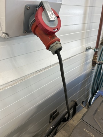 1350367-5 Hot water cleaner, Nilfisk MH7-P180/1260