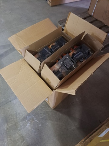 1340613-6 Track Light Dekai