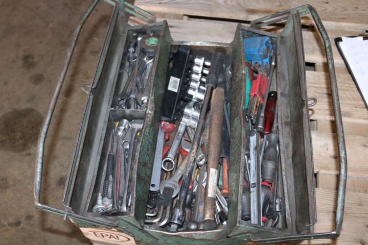 1300613-2 Toolbox with tools