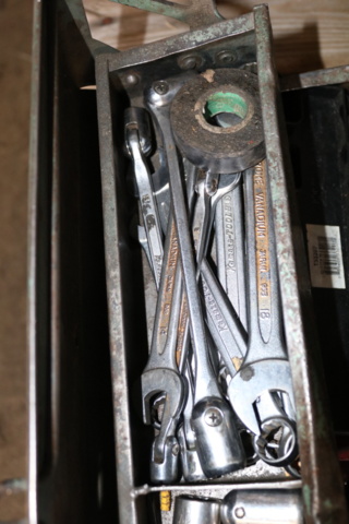 1300613-4 Toolbox with tools