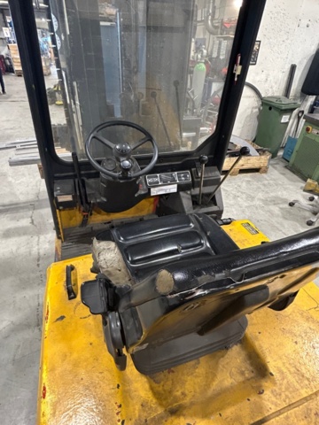 1304559-10 Counterbalance forklift, Linde E20, 1994
