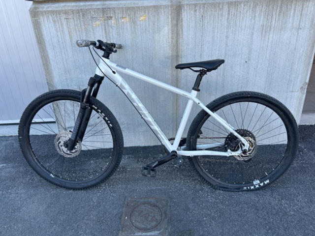1337384-1 MTB White XC 275 Pro Ane