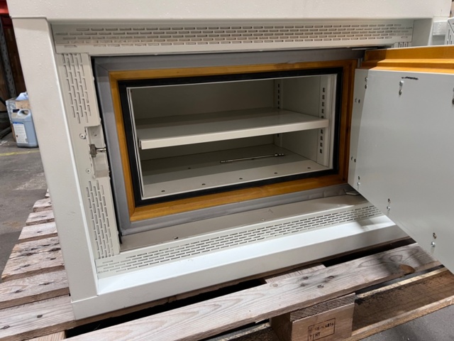 1352588-2 Safe Hadak with key lock