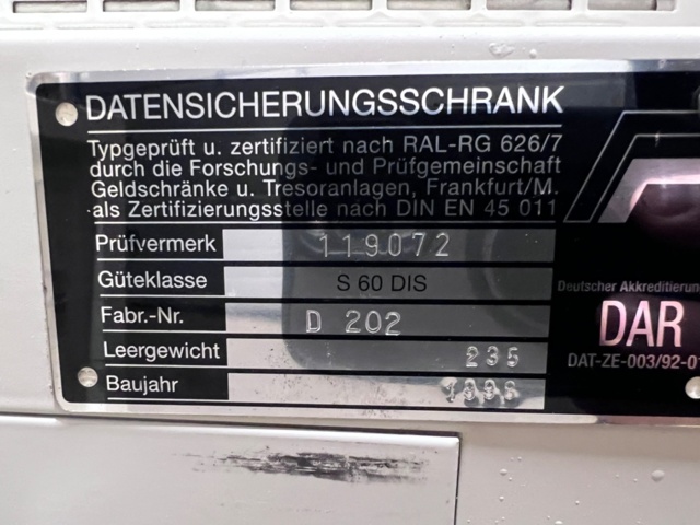 1352588-3 Safe Hadak with key lock