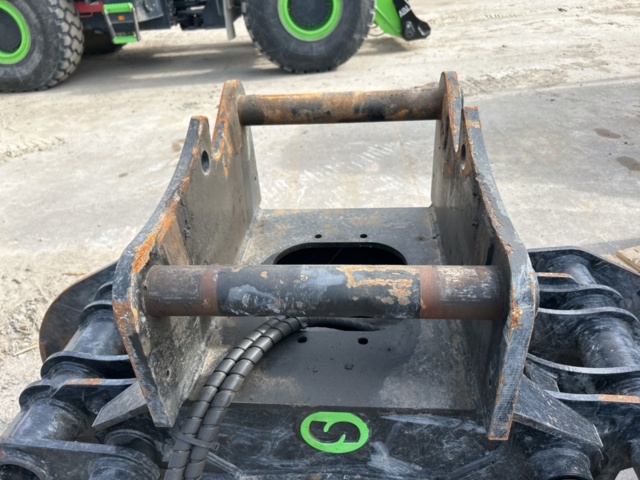 1350433-7 Grip with S-70 mount - Steelwrist SG1532 -2024