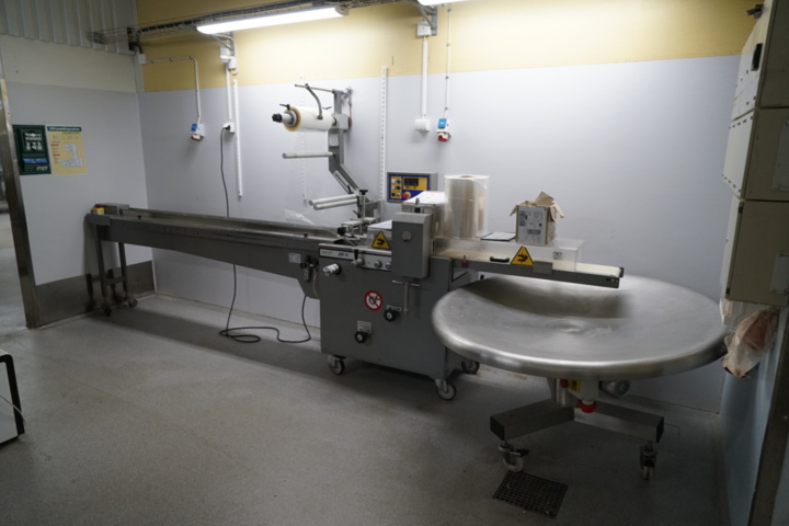 1352609-1 Packaging machine Flowpack General System Pack GSP 45 S – with unloading table