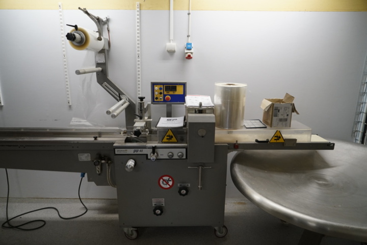 1352609-3 Packaging machine Flowpack General System Pack GSP 45 S – with unloading table