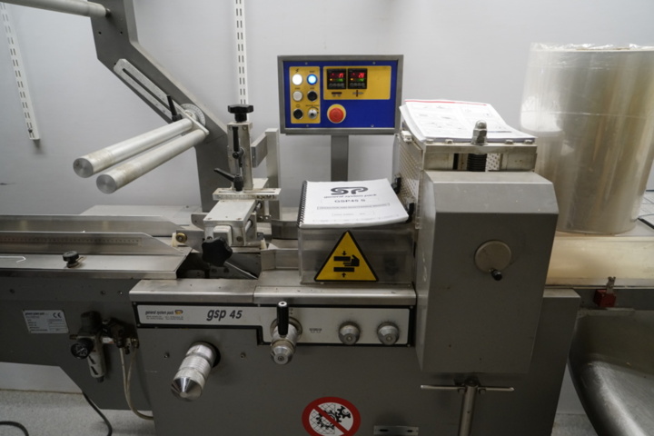 1352609-14 Packaging machine Flowpack General System Pack GSP 45 S – with unloading table