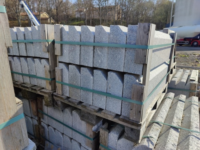 1094187-4 Granite curb stone RFF2 Porto approx. 13.2 m