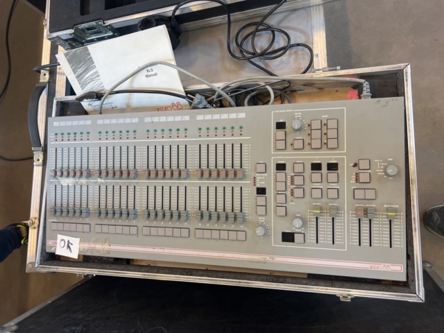 1290239-1 Light mixer table - Zero 88 Lightmaster XLS