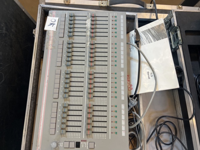 1290239-3 Light mixer table - Zero 88 Lightmaster XLS