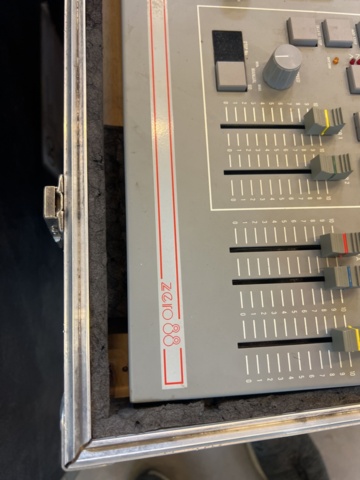 1290239-4 Light mixer table - Zero 88 Lightmaster XLS