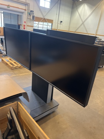 1290246-6 Monitors with floor stand 2 pcs - NEC Multisync LCD5220