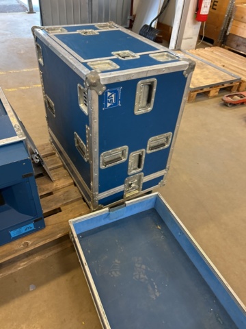 1290145-4 Speakers 2 pcs - Stage Accompany Blue Box PMS 5000