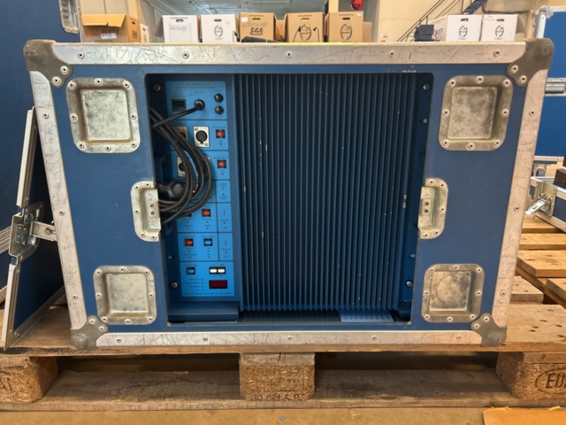 1290145-8 Speakers 2 pcs - Stage Accompany Blue Box PMS 5000