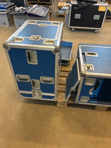 1290145-9 Speakers 2 pcs - Stage Accompany Blue Box PMS 5000