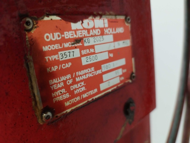 1353827-9 Two-post lift - Koni KO 2025 type 3577, capacity 2500 kg, newly serviced