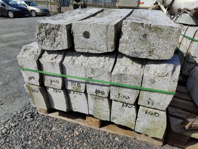 1094318-7 1 pallet Granite curbstone GF1 Radius 10m