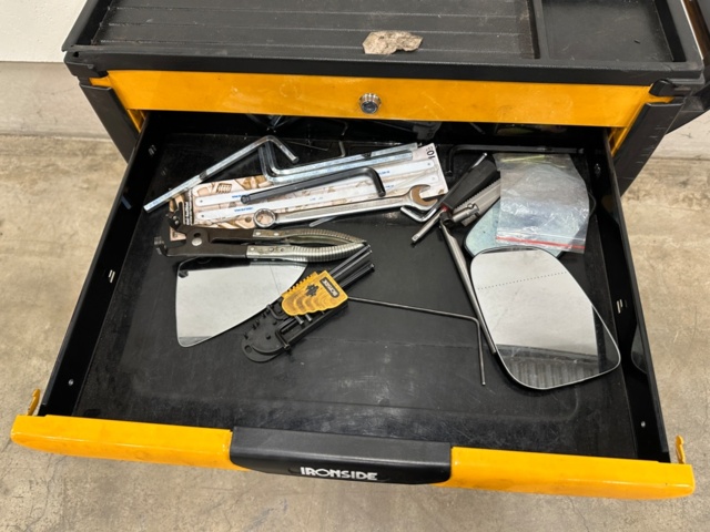 1324834-5 Tool trolley with tools Ironside