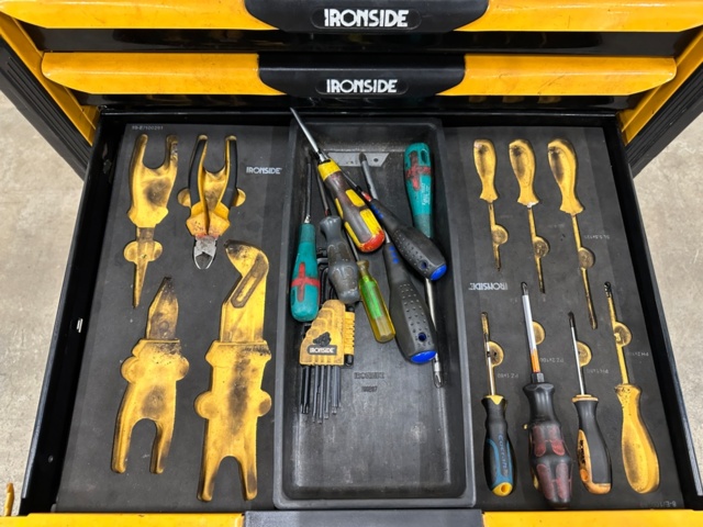 1324834-8 Tool trolley with tools Ironside