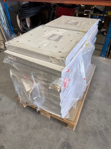 1353578-1 Pallet with LED luminaires - Glamox